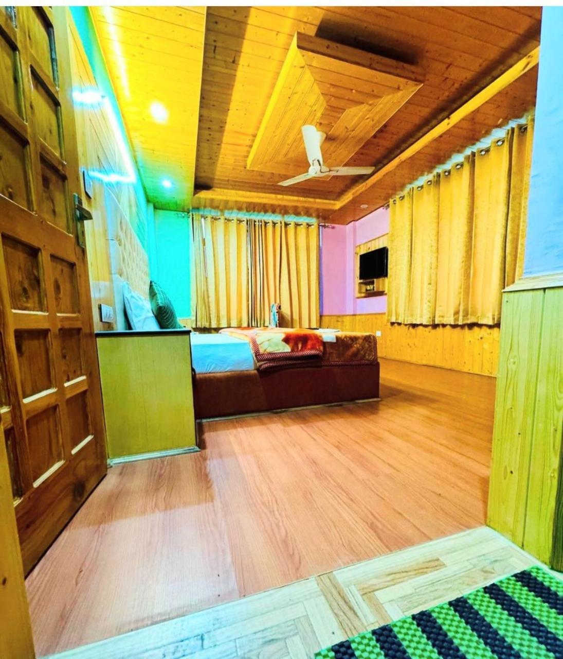 Hotel Himachal Heights Manāli エクステリア 写真