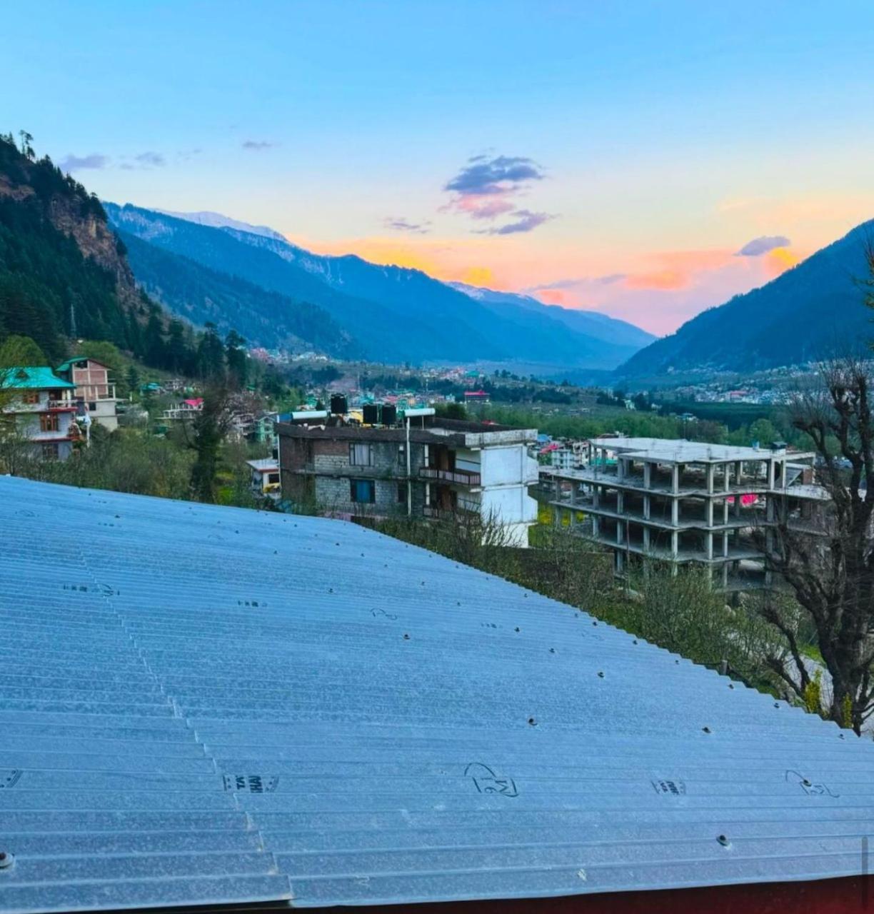 Hotel Himachal Heights Manāli エクステリア 写真